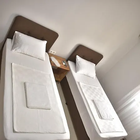 Han/Misafirhane Yesilyurt *